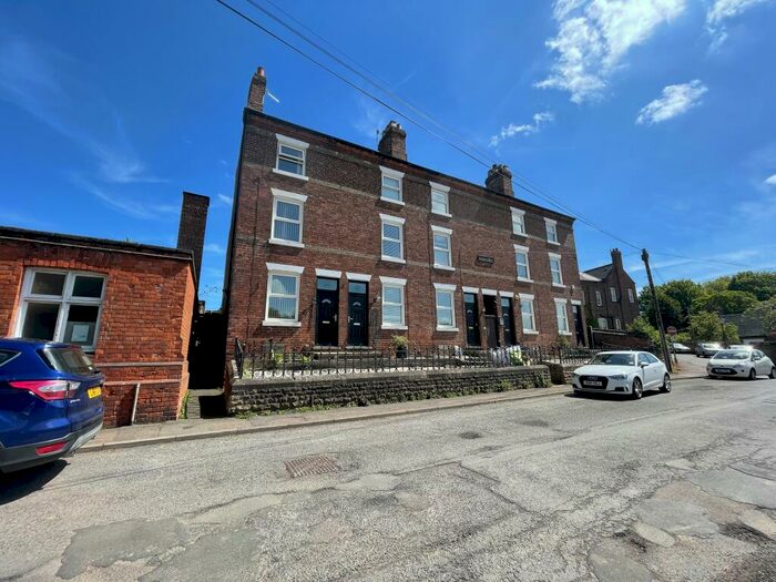 3 Bedroom Town House To Rent In Station Road, Kimberley, Nottingham, NG16