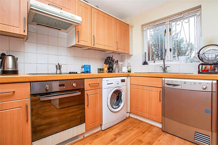 4 Bedroom Terraced House To Rent In St. Leonards Road, London, E14