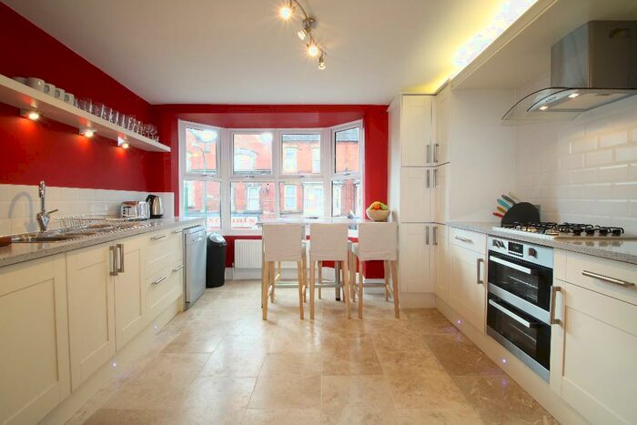 6 Bedroom Terraced House To Rent In Lenton Boulevard, Nottingham, NG7