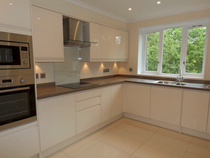 2 Bedroom Flat To Rent In Addison Road, Kirklee, G12