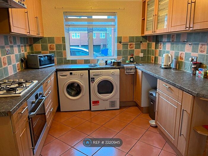 4 Bedroom Semi-Detached House To Rent In Goodhale Rd, Norwich, NR5