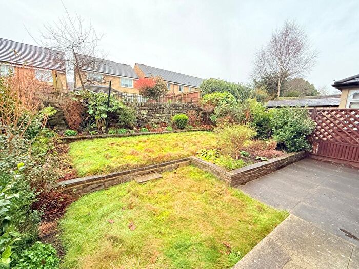 3 Bedroom Semi-Detached House For Sale In Woodlands Grove, Cottingley, Bingley, BD16
