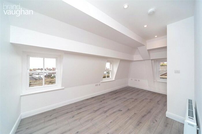Flat To Rent In Buckingham Place, Brighton, BN1
