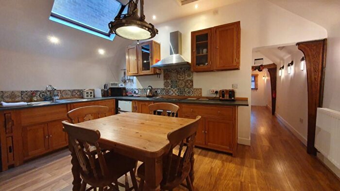 2 Bedroom Apartment For Sale In The Square, Kenilworth, Warwickshire, CV8