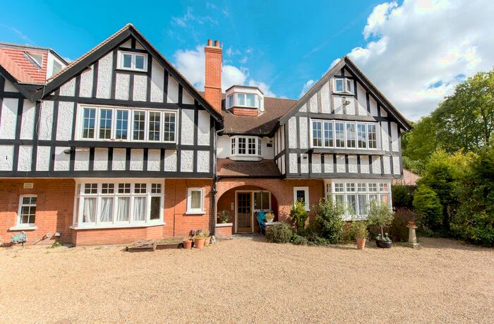 2 Bedroom Flat To Rent In Claremont Lane, Esher, Surrey, KT10