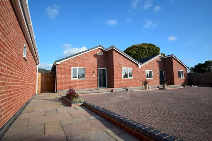 3 Bedroom Bungalow To Rent In Grange Road, Tuffley, Gloucester, GL4