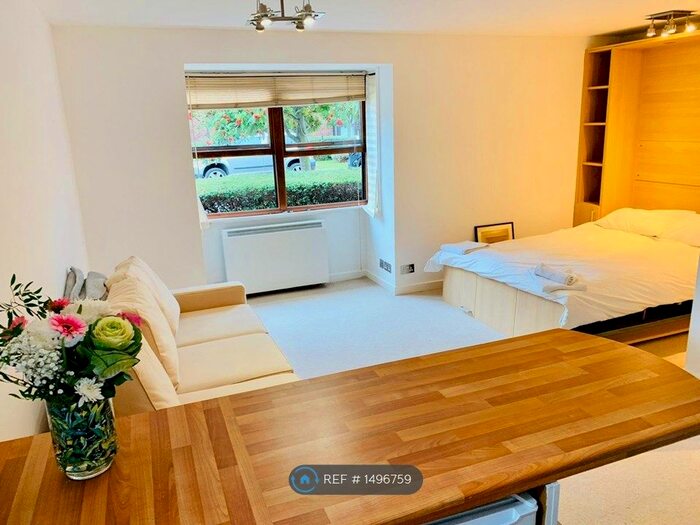 Studio To Rent In Mayfield Road, London, W12