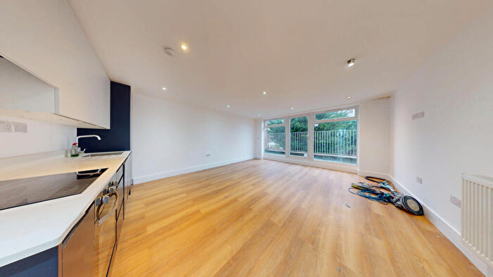 2 Bedroom Flat To Rent In Britannia Road, London, N12