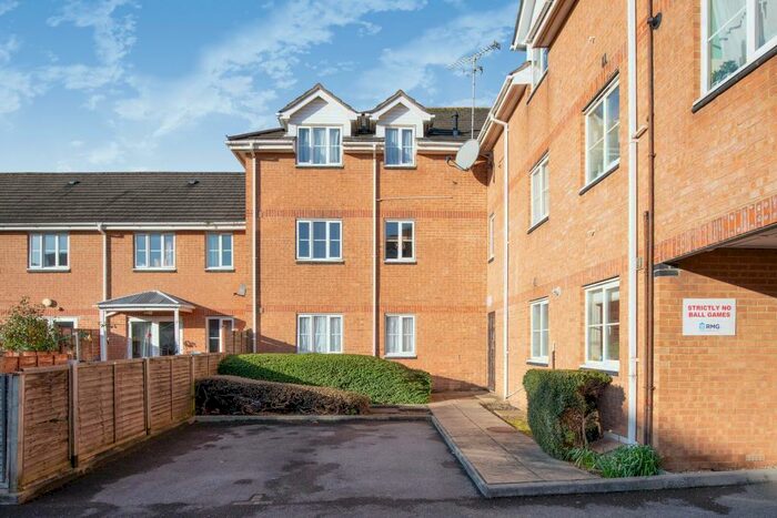 2 Bedroom Apartment To Rent In Claremont Road, PO1