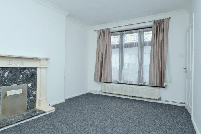 2 Bedroom End Of Terrace House To Rent In Mowbrays Close, Collier Row, RM5