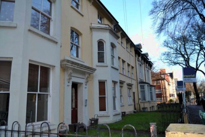 2 Bedroom Flat To Rent In The Parade, Cardiff, CF24