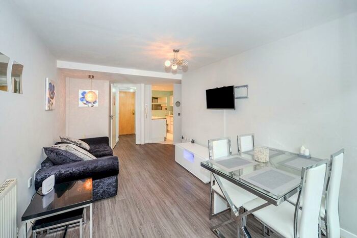 2 Bedroom Apartment To Rent In Royal Quay, Liverpool, L3