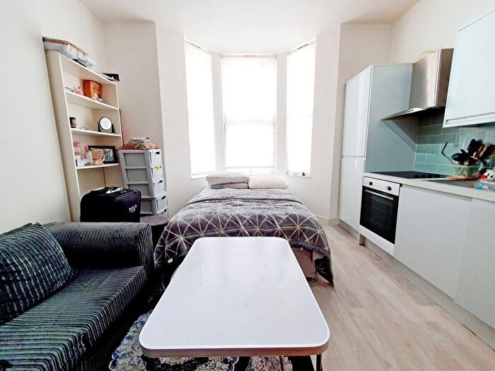 Studio To Rent In Essex Road, London, W3