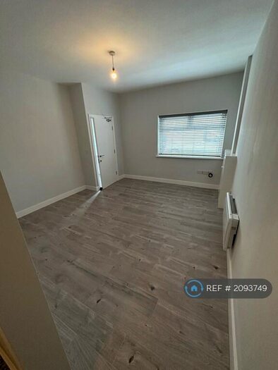 1 Bedroom Flat To Rent In Princess Avenue, Doncaster, DN7