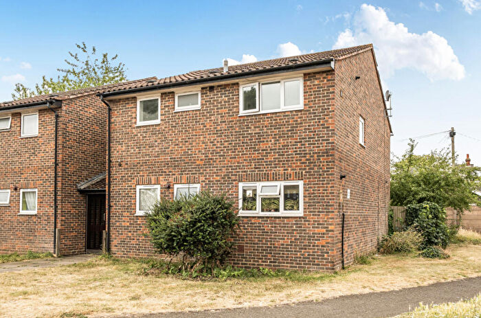 2 Bedroom Apartment For Sale In St Johns Drive, Walton-on-Thames, Surrey, KT12