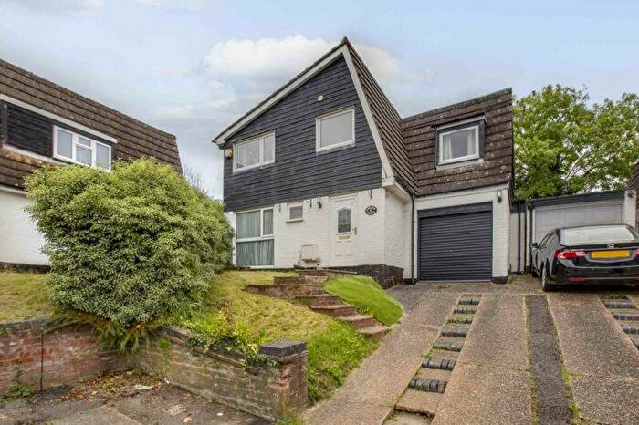 4 Bedroom Detached House For Sale In No Chain, Wooburn Green, HP10