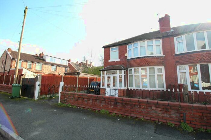 4 Bedroom Private Hall To Rent In Brentbridge Road (), Fallowfield, Manchester, M14