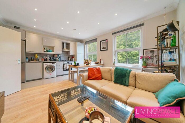 8 Bedroom Terraced House For Sale In Hornsey Road, Holloway, N7