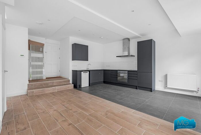 2 Bedroom Semi-Detached House To Rent In Lambert Way, North Finchley, London, N12