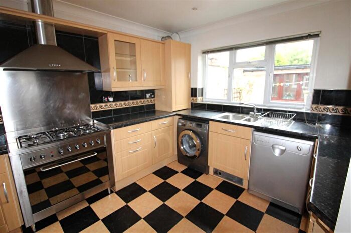 4 Bedroom Semi-Detached House To Rent In Cambridge Road, Southampton, SO14