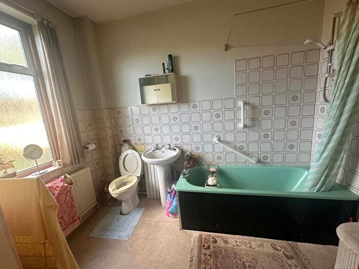 2 Bedroom Detached Bungalow For Sale In Carlton Avenue, Gillingham, Kent, ME7