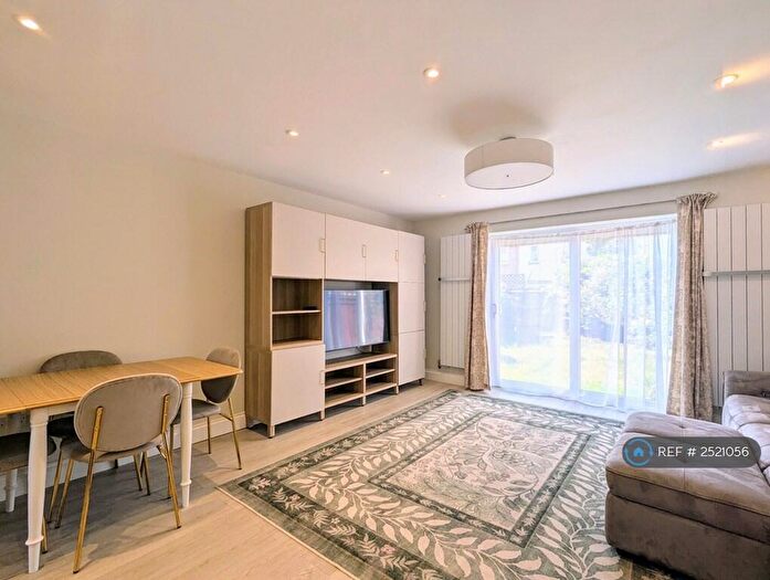 3 Bedroom End Of Terrace House To Rent In Fairfield Close, Mitcham, CR4