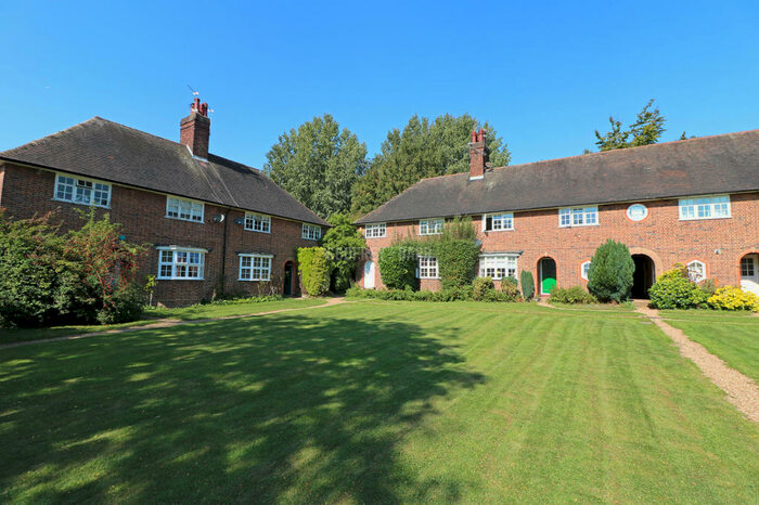 2 Bedroom Apartment To Rent In Hill Top, Hampstead Garden Suburb, NW11