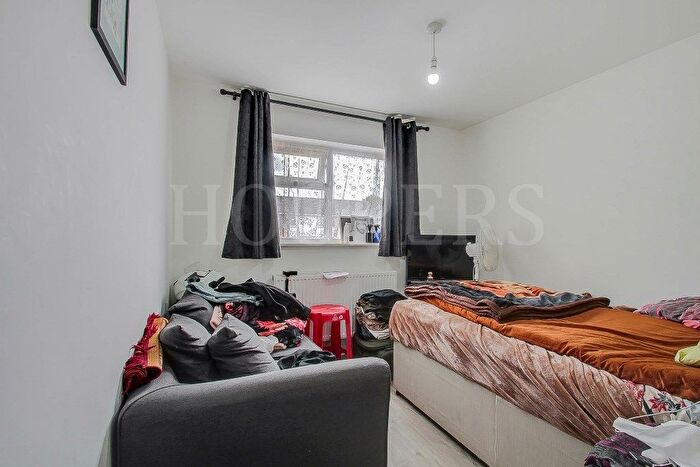 1 Bedroom Flat For Sale In Mascotts Close, London, NW2