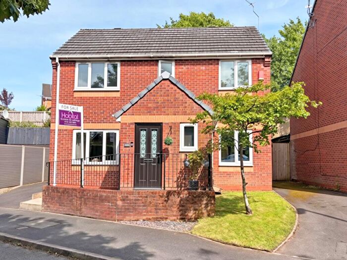 3 Bedroom Detached House For Sale In Stoneclough Mews, Oldham, OL1