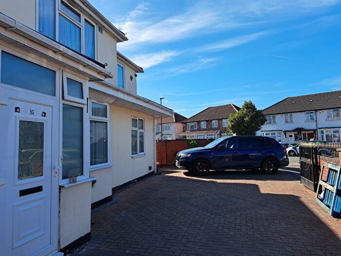 5 Bedroom Semi-Detached House To Rent In Raleigh Road, Southall, UB2