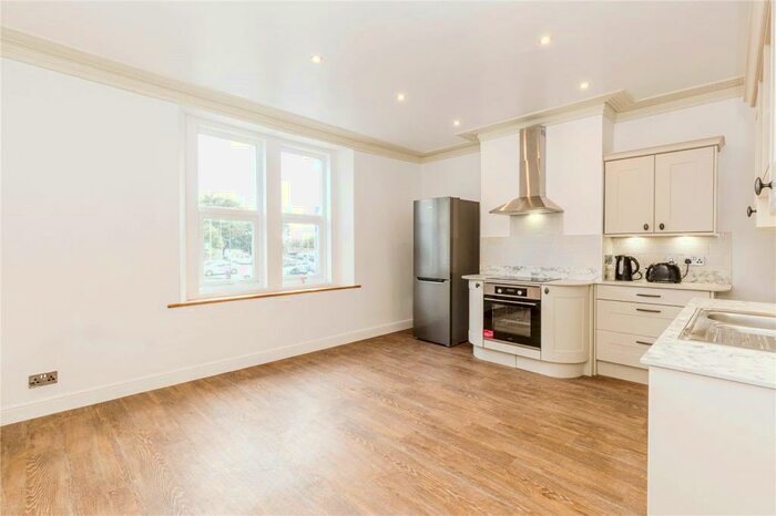 3 Bedroom Maisonette To Rent In Fishponds Road, Fishponds, Bristol, BS16