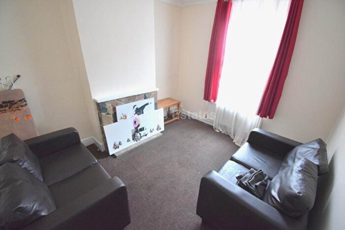 4 Bedroom Terraced House To Rent In Donnington Gardens, Reading, RG1
