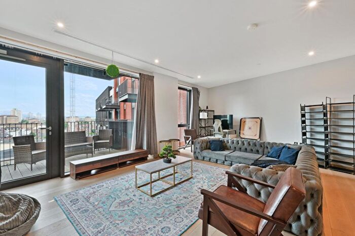 2 Bedroom Flat To Rent In Legacy Building, Embassy Gardens, London, SW11