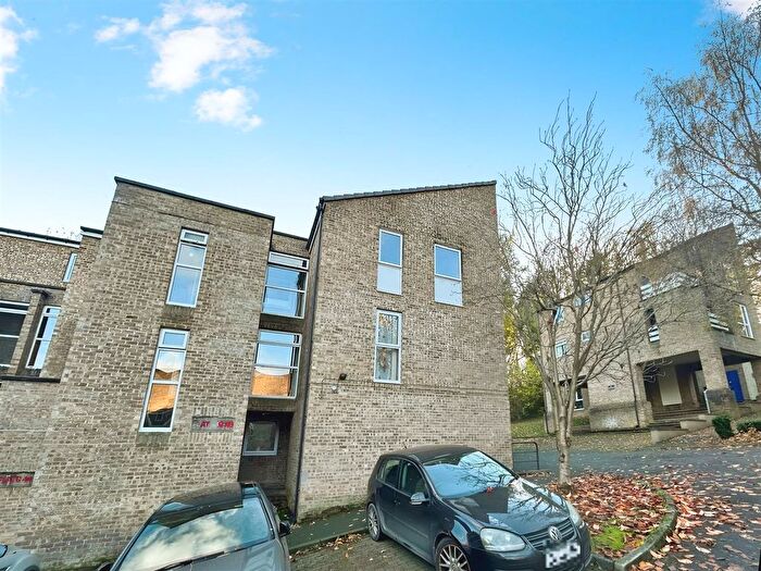 2 Bedroom Flat For Sale In Frizley Gardens, Bradford, BD9
