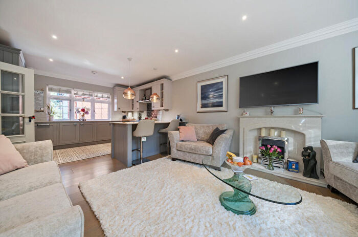 2 Bedroom Apartment For Sale In Westerham Road, Keston, Kent, BR2
