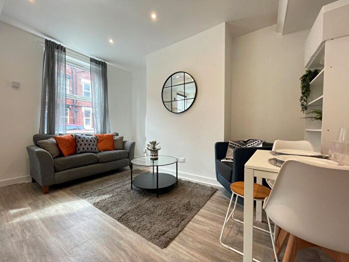 3 Bedroom End Of Terrace House To Rent In Highbury Lane, Meanwood, Leeds, LS6