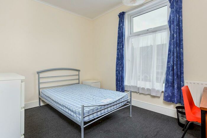 5 Bedroom House To Rent In Montgomerie Road, Southsea, PO5