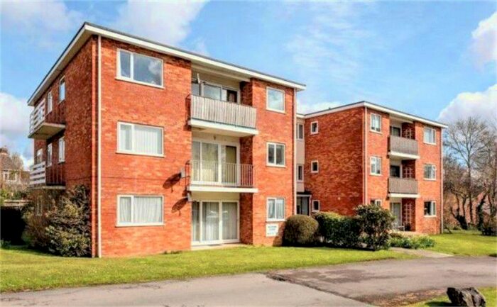 2 Bedroom Flat To Rent In Wiltshire Close, Taunton, TA1