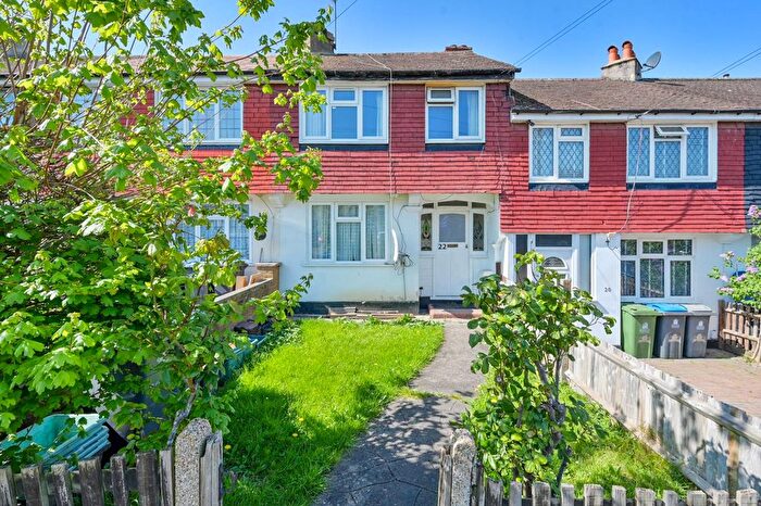 3 Bedroom Terraced House For Sale In Meadway, Surbiton, KT5