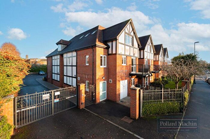 2 Bedroom Retirement Property For Sale In Limpsfield Road, Sanderstead, CR2