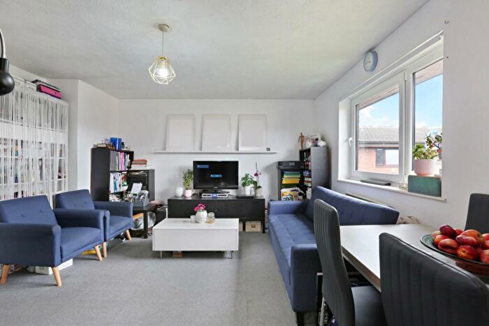 2 Bedroom Flat For Sale In Granville Square, London, SE15