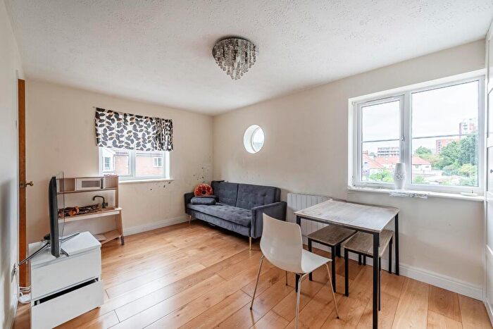 1 Bedroom Flat For Sale In Tylers Court, Vicars Bridge Close, Wembley, Middlesex, HA0