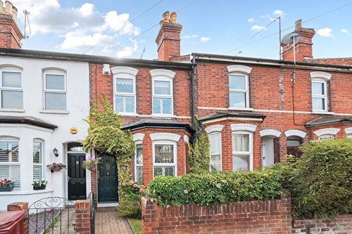 2 Bedroom Terraced House For Sale In Grovelands Road, Reading, Berkshire, RG30