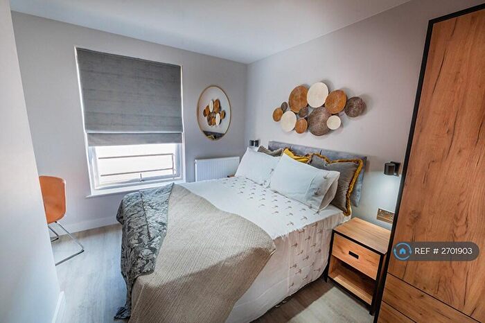 3 Bedroom Flat To Rent In Chatham Street, Reading, RG1