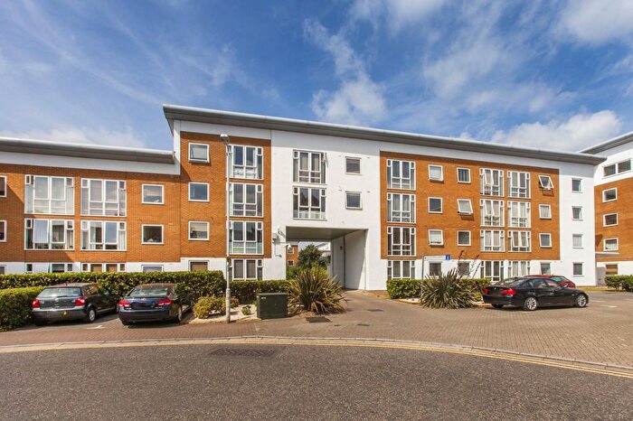 2 Bedroom Flat To Rent In Felixstowe Court, Galleons Lock, E16