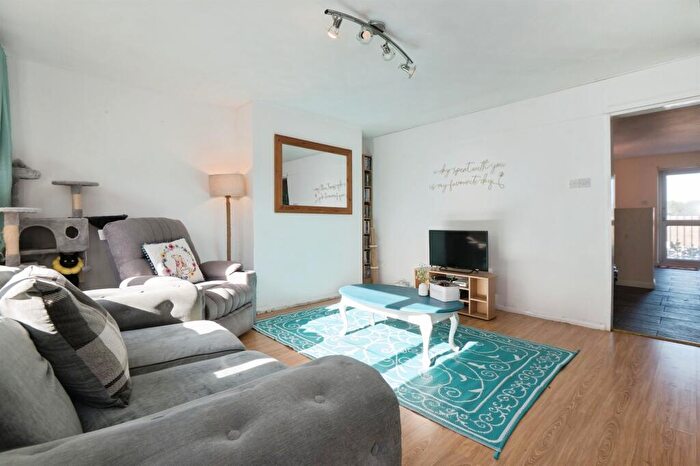 3 Bedroom End Of Terrace House For Sale In Butts Road, Southampton, SO19