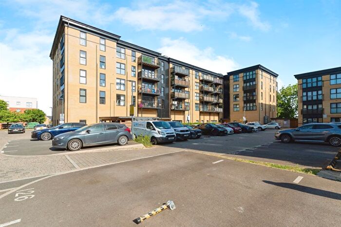 1 Bedroom Flat For Sale In Giles Crescent, Stevenage, SG1