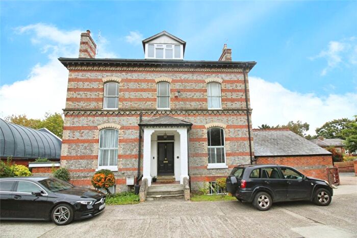 2 Bedroom Apartment For Sale In Tilehurst Road, Reading, RG30