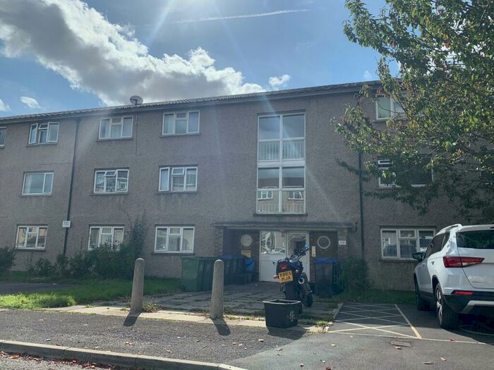 2 Bedroom Flat To Rent In The Oaks, Chippenham, SN15