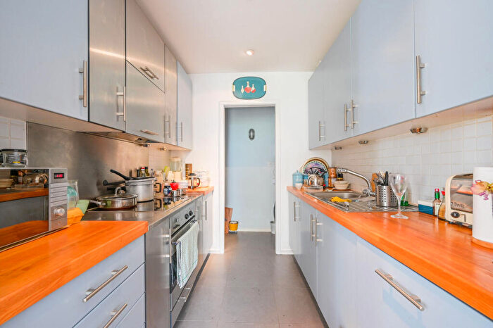2 Bedroom Flat For Sale In Pumping House, Tower Hamlets, London, E14
